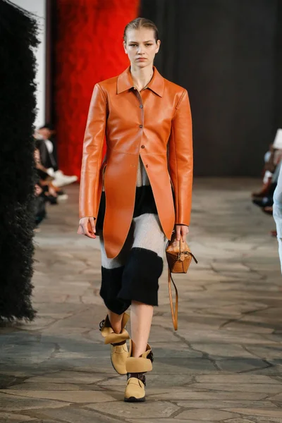 Look 48